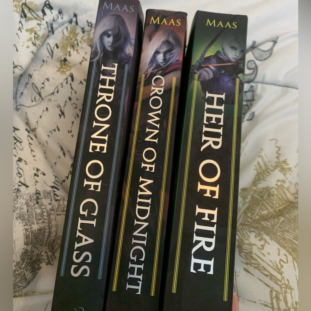 Throne of Glass books Sarah J Maas books fantasy books original covers